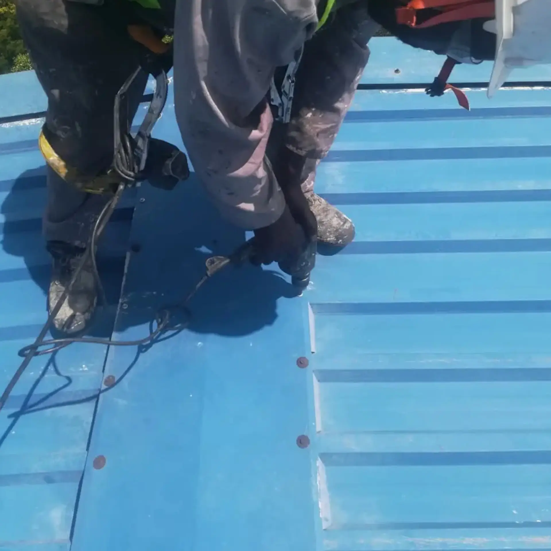 Routine corrosion protection on a large commercial building roof by Sicon Group